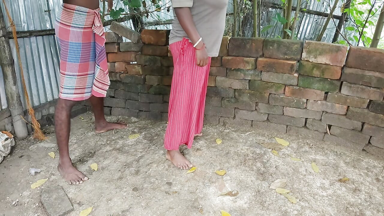 Pados ki bhabhi ki outdoor chudai