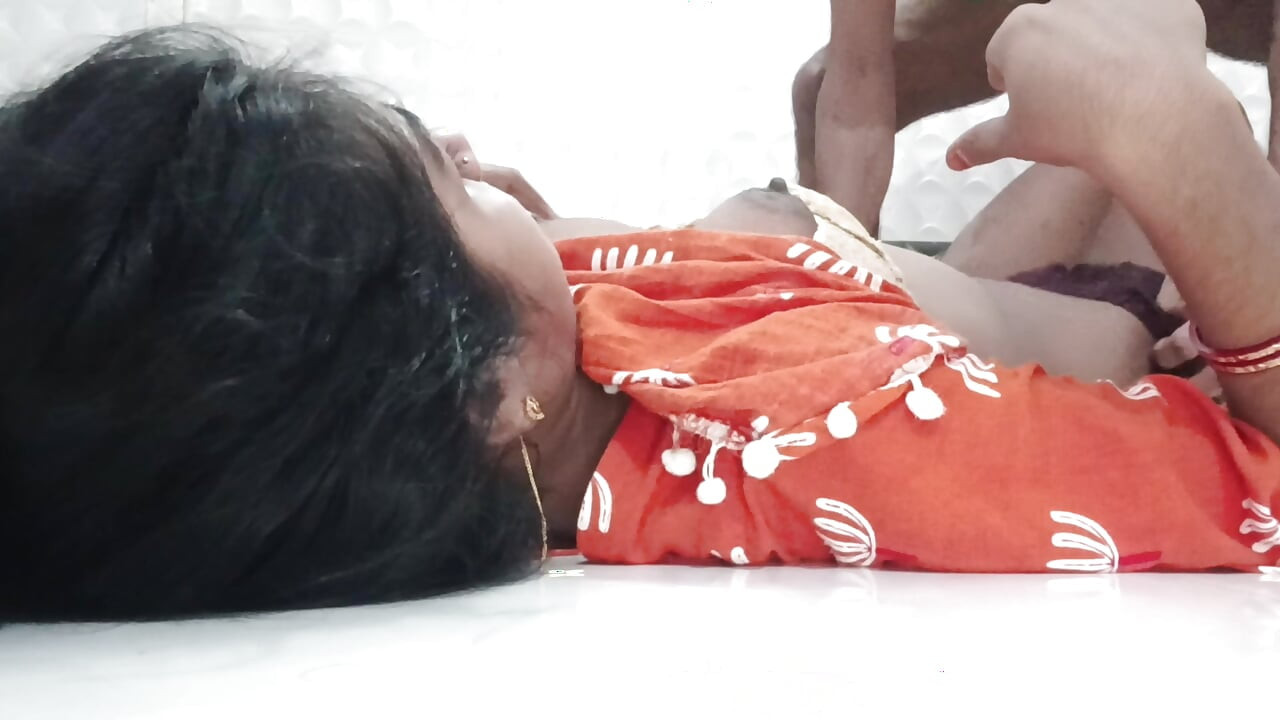 India caliente hermanastra sudipta sexo en hindi audio