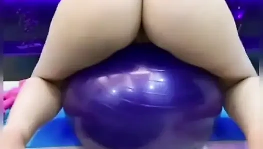 Aku lagi olahraga sambil bugil