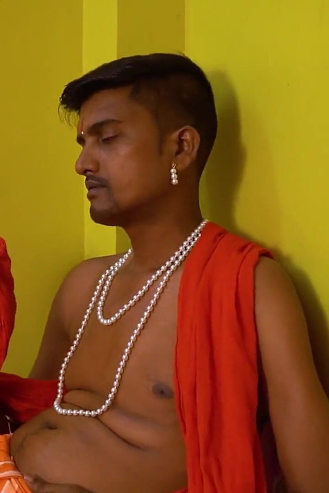 Young Raja Babu Fucking His Beautiful Maid at His Chamber
