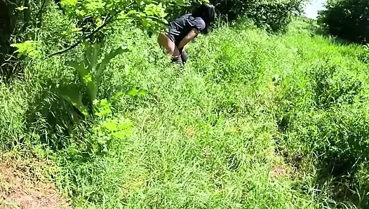 Açık havada gırtlağına kadar alıyor, sert yüz sikişi ve deli gömleğimin her yerine boşalıyor