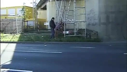 Tante seksi amatir dientot habis-habisan sama kontol besar di lokasi konstruksi