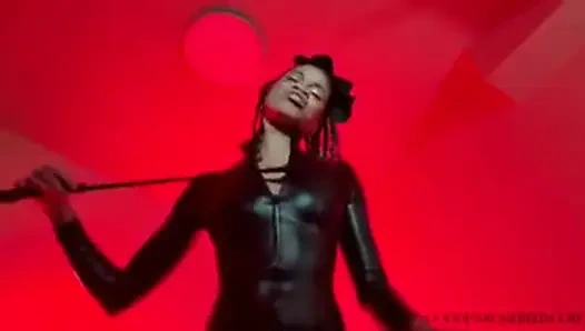 Бить свои яйца и ешь это - чернокожая богиня женского доминирования Rosie Reed, яиц и яиц и инструкция по поеданию спермы, доминирование в видео от первого лица - Стандартное определение