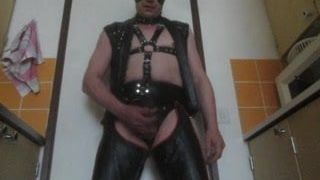 mr.mature leather masturbation