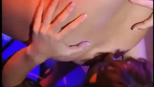 Большие сиськи лижут винтажную киску, большой член, сосание задницы и трах