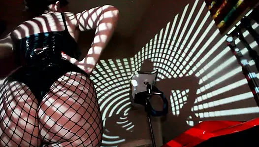 Kadın egemenliği fetişi solo eva lateks külot sahibe bdsm lastik büyük götlü orta yaşlı seksi kadın kink