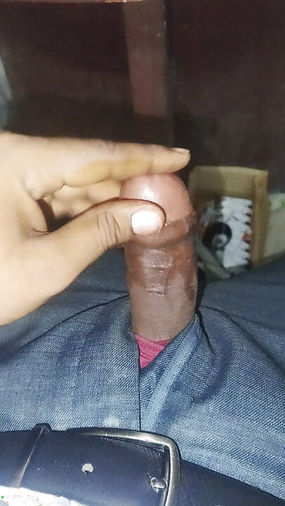 The Hamdsom boy spat in his thick dick in the office, playing with a spit, spilled all the water on himself.