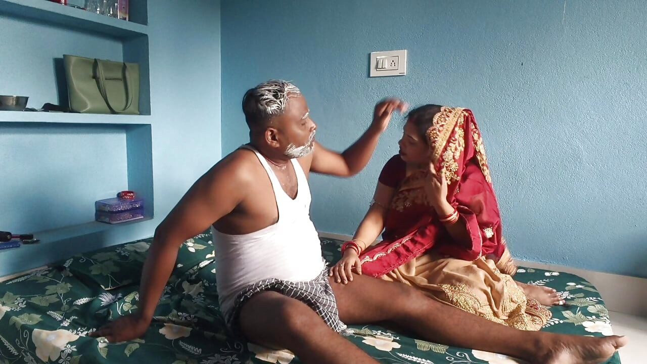 Old man affair with daughter-in -law, when his son was not at home, cum in mouth