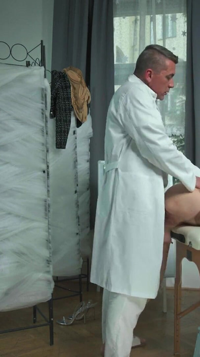 CUCK4K. Hun har flere orgasmer når hun er utro | Klipp 1