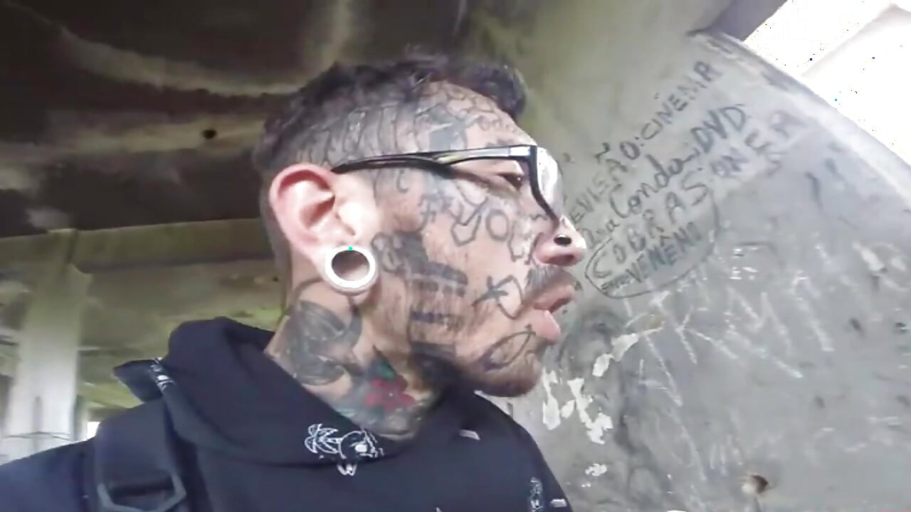 Tattooed jumps over the wall to jerk off