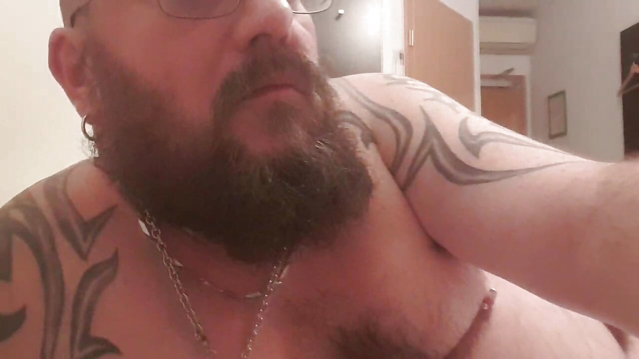 Lederbikerhn while jerking off