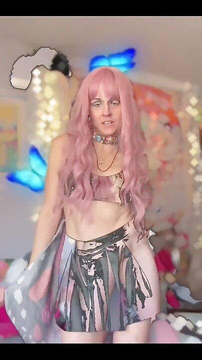 Máy bay bà già khiêu vũ!