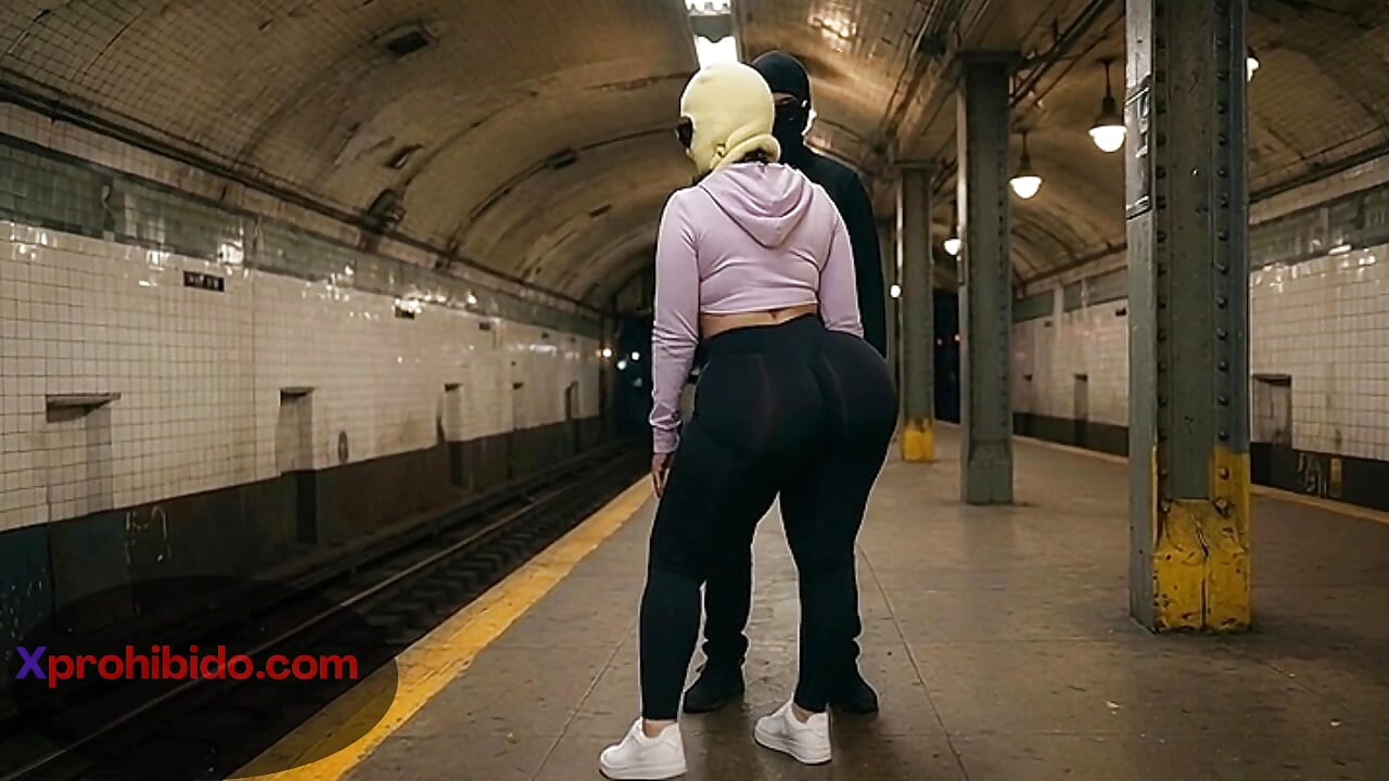 Curvy Woman with Massive Ass Moving at the Metro