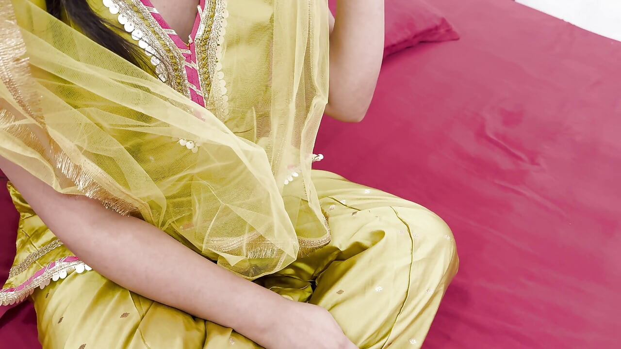 Hostel Se Aayi Choti Behen Ke Sath First Time Sex Kiya