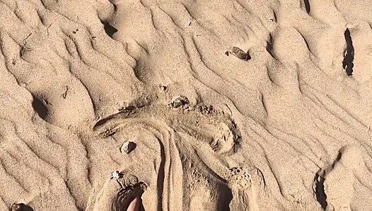 Handtuch-geheimnis - ich habe ihm geholfen, unter dem strandtuch zu kommen