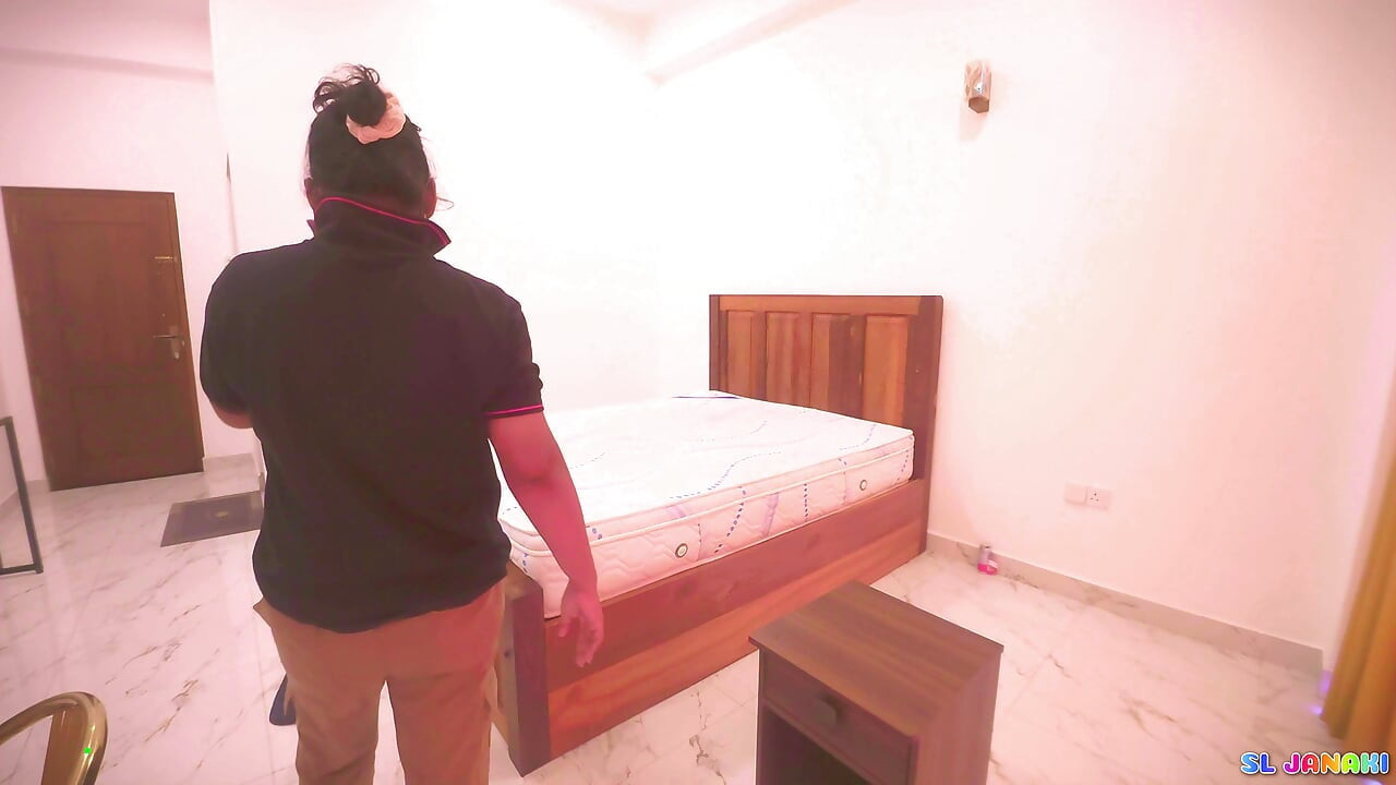 Rest House Supervisor Sex with Cleaning Staff Girl