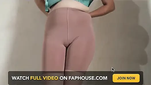 Ich zieht sich gerade um, aber indonesischer porno geht viral