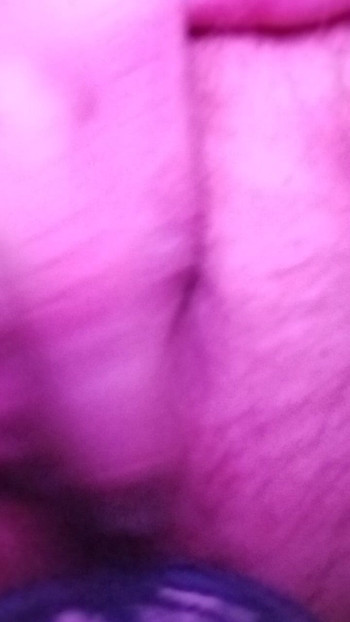 ME SHOW MY HOLE