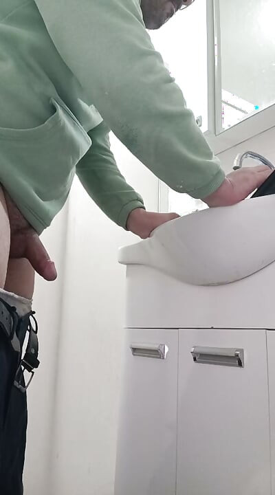 My step cousin realizes that I masturbate next to her and I can't believe her reaction Stranger Touch her Butt with his erectio