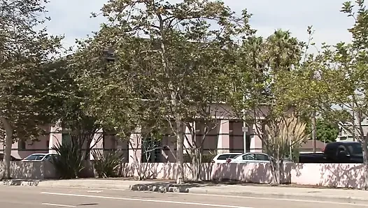 İri göğüslü mastürbasyon yapan sarışınlarla yoğun amcık suyuyla grup seks partisi