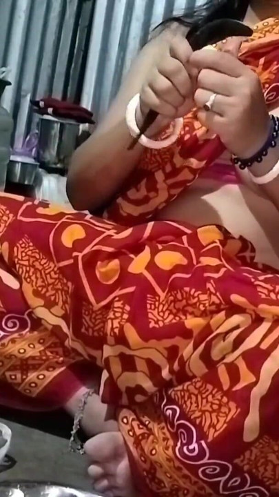 Key moment from "Sali jub soaur ghore se Jamai daa k ghor gaye tub Usko Ekela Ghorme Without Condom pe Choda"