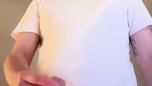 Tom Quinn mastürbasyon yapıyor ve boşalıyor