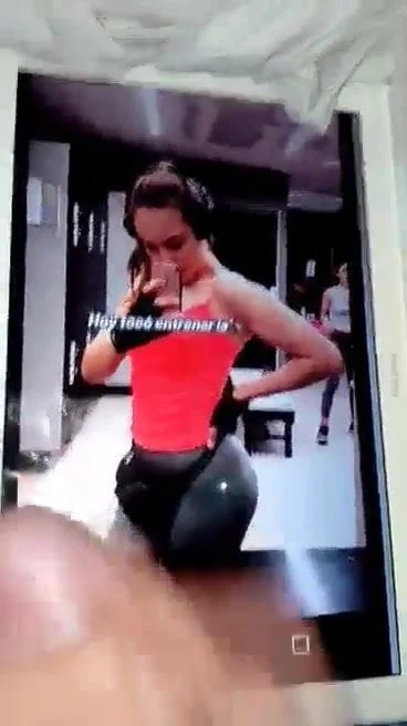 Cumming on instagram amateur model LunaMurphy