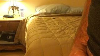 Cumming en el dormitorio