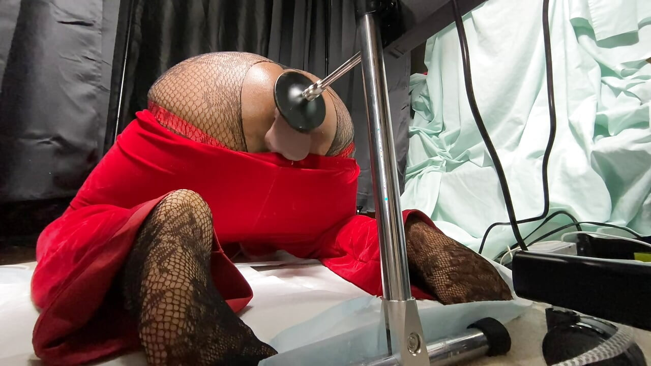 大きなバブルバットのサンタが大きなセックスマシンのディルドで前立腺オーガズムを迎えるまでクリスマスプレゼント