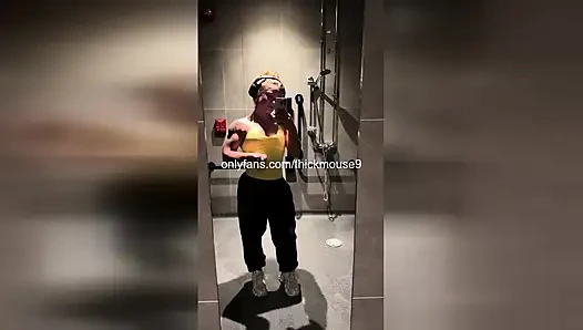 18 yaşındaki TikTok Thot'un amcığı kamerada patlıyor! Sansürsüz Gape