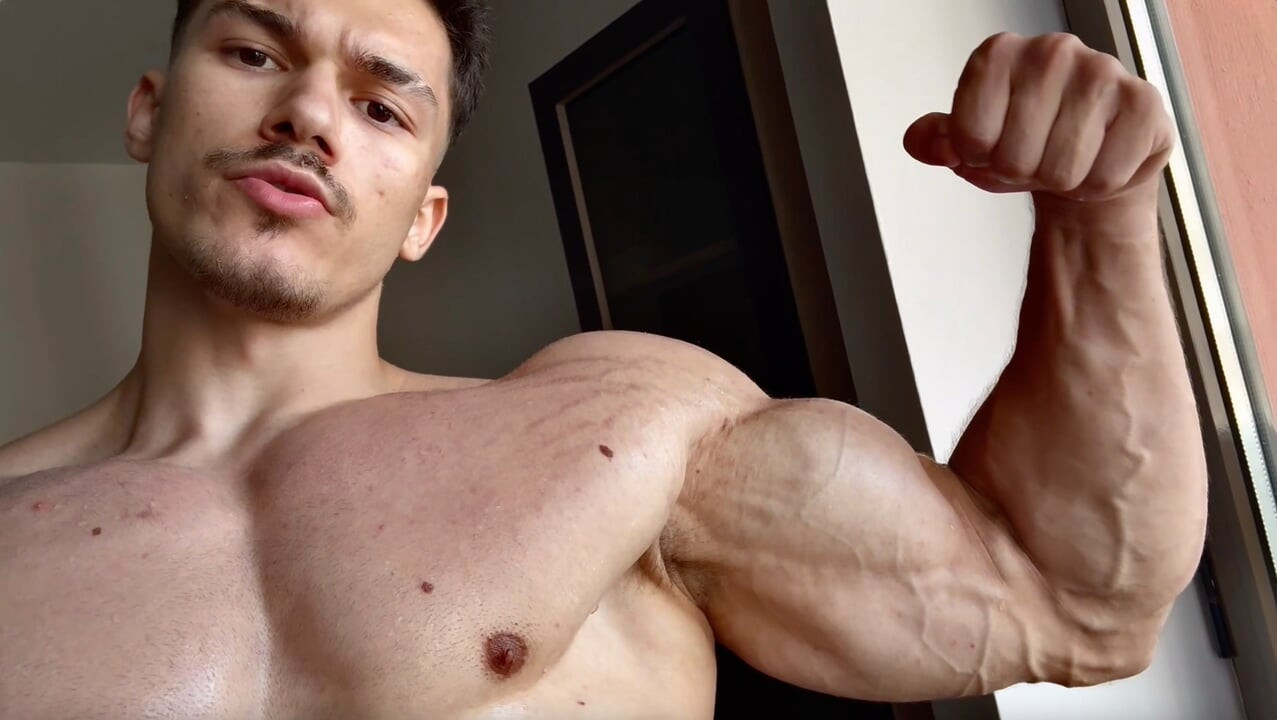Hung Gym God Unveils His Thick Cock
