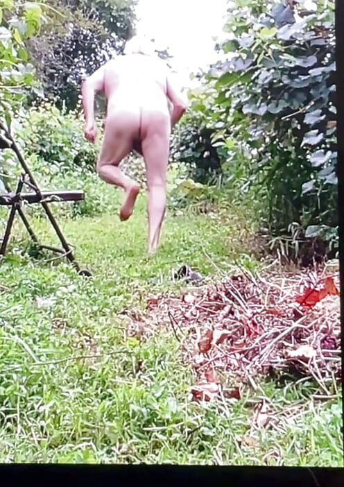 Running naked slo motion