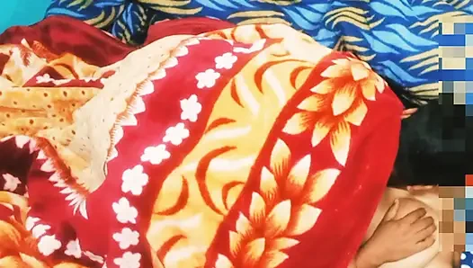 Neues paar, das romantik zusammen hat.