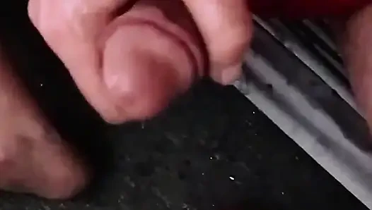 Dede büyük yarı mastürbasyon yapıyor ve 6 dakikadan fazla süre boyunca büyük ve sürekli boşalıyor