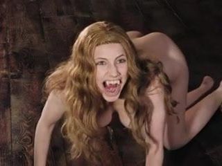 Miriam Giovanelli berbogel dalam Dracula 3d