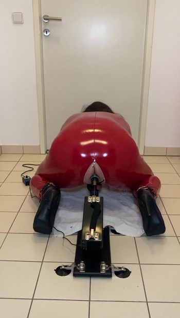 Sissy Uschi gets fucked first time by a fucking machine