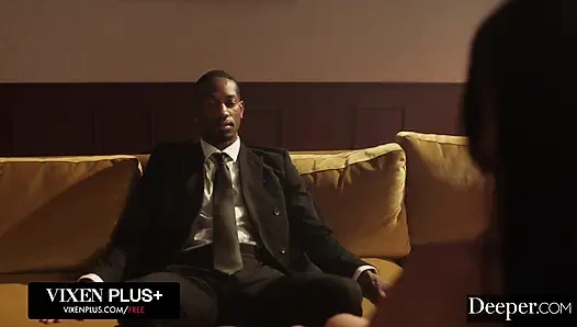 Глубже. Голодная до большого черного члена маленькая шайба требует, чтобы ее жестко трахнули в грубой игре с силой