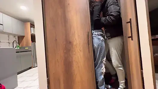 Kocası gelmeden önce dolaba dokunduk!!