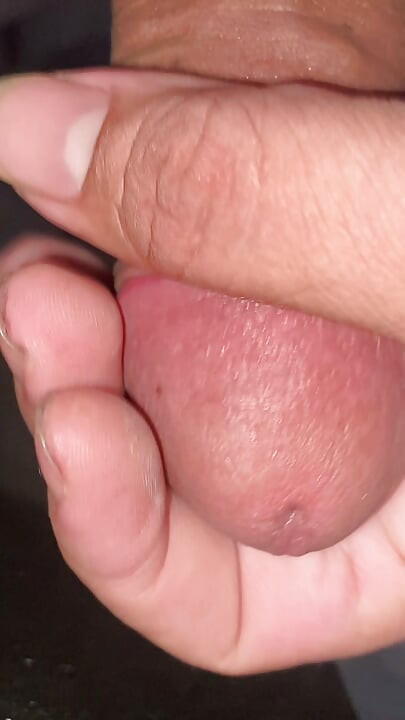 我的鸡巴好烫，我想把它插进别人的洞里，用力挤压，把那些黏糊糊的东西全射出来