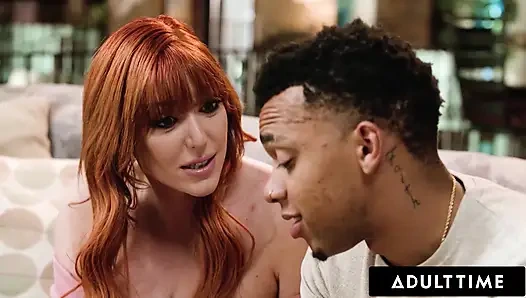 ADULT TIME - kızıl saçlı orta yaşlı seksi kadın Lauren Phillips üvey oğlunu kocasından daha iyi bildiği için ödüllendiriyor