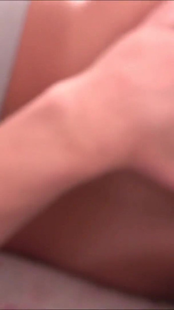 Bolovanje s maćehom - Mama je prva - Alex Adams | Isječak 2