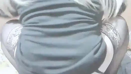 Yarak delisi Asyalı kadın kılıklı kadın kılıklı yapay penise biniyor ve boşalıyor