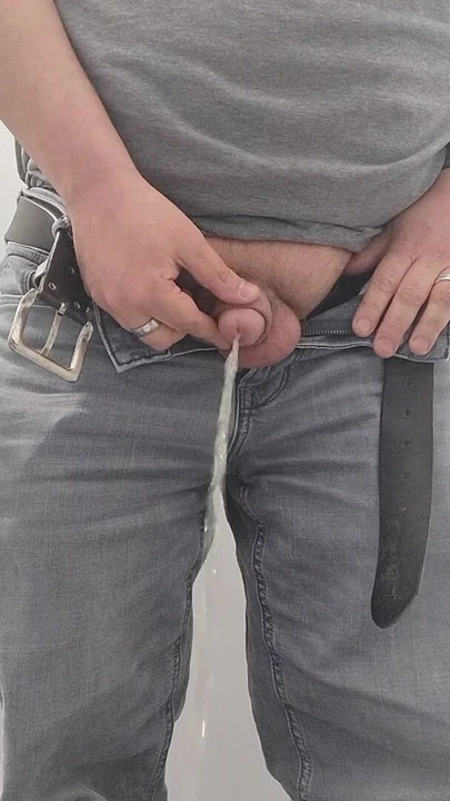 Pissing #25
