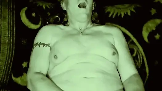 Kaleigh kendisiyle oynuyor, orgazm oluyor ve ilk kez orgazm oluyor (13. gün, bölüm 4)