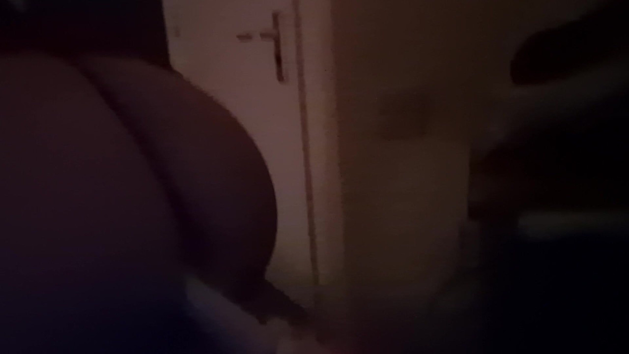 Kurvasta sissy pička