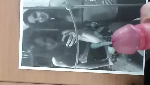 Dar pantolonlu genç bir Macar orospu için haraç