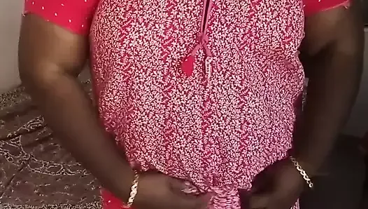 Видео индийской тетушки в спальне