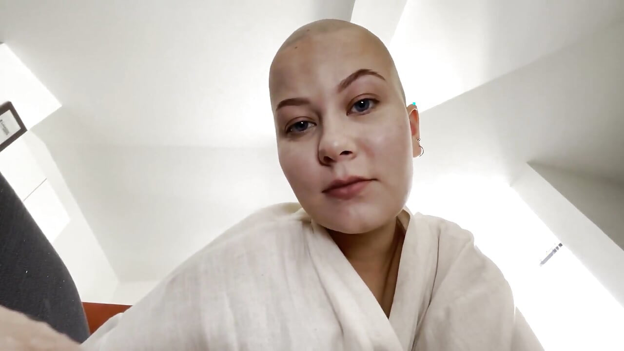 Awak boleh rasa nafsu saya. Awek botak Vilu Vidish sangat dekat menghisap si rambut cockhead kering Til dan tangan air mani percuma