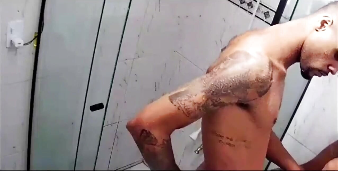 Suami menelepon tetangganya setiap minggu untuk mandi bersamanya - pengaturan istri