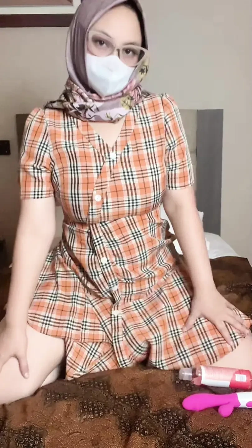 Latest Indo - Sister-in-law Masturbates To Crot A Lot